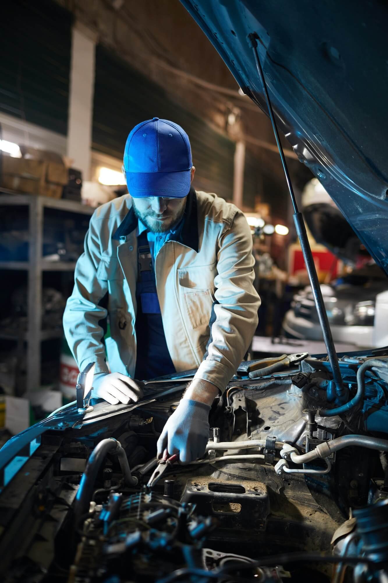 repairman-fixing-engine-detail-1.jpg